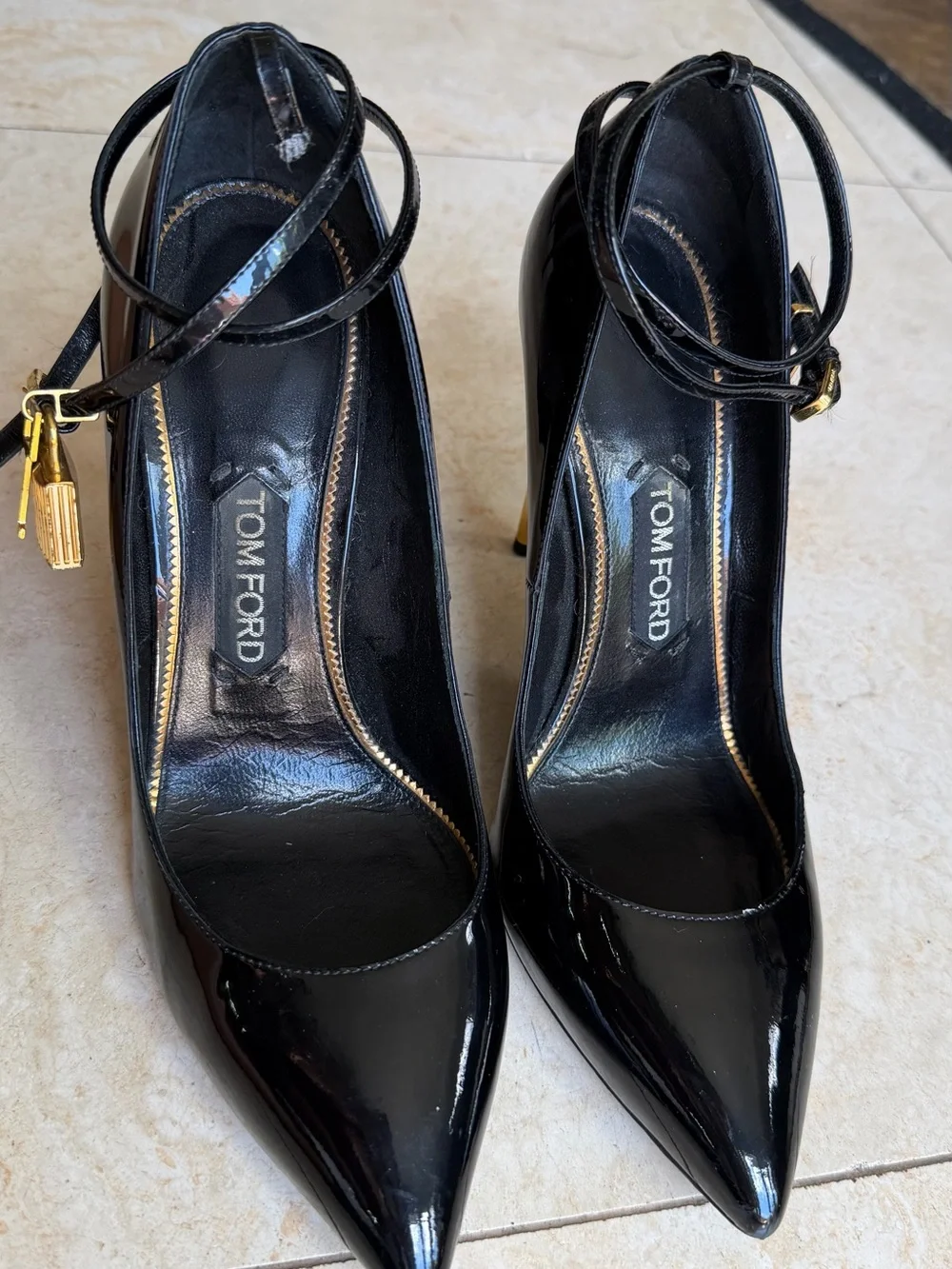 Tom Ford Black Patent Leather pointed  Ankle-Strap Pumps w/ Gold Padlock sz 39.5